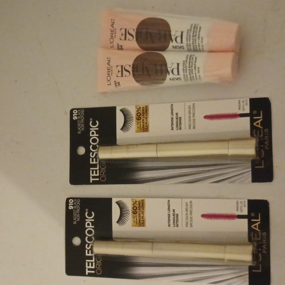 2 L'Oreal Paris mascara , 1 double pack L'Oreal tinted moisturizer